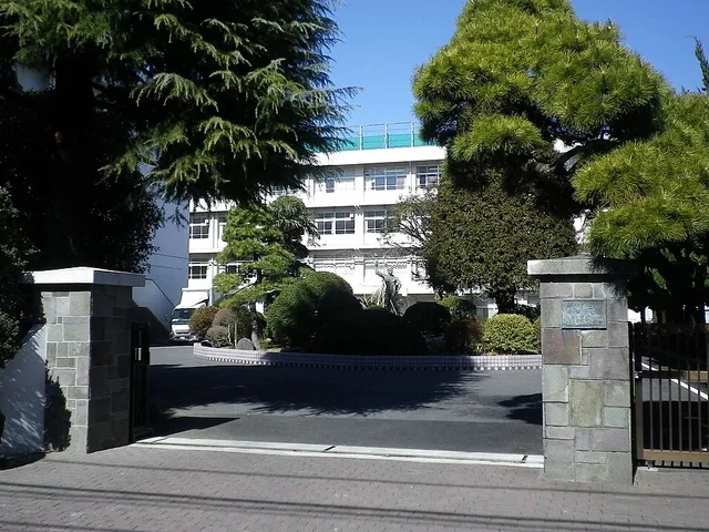 国府台高校の外観