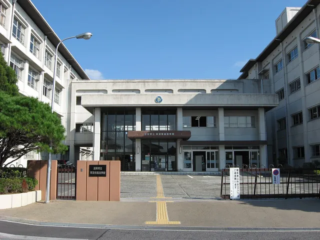 草津東高校の外観