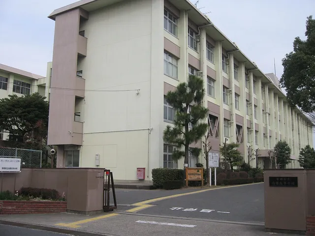 向陽高校の外観