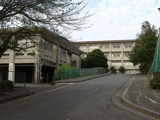 舞岡高校の外観