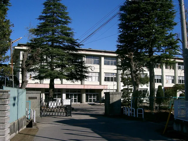 丸子修学館高校の外観