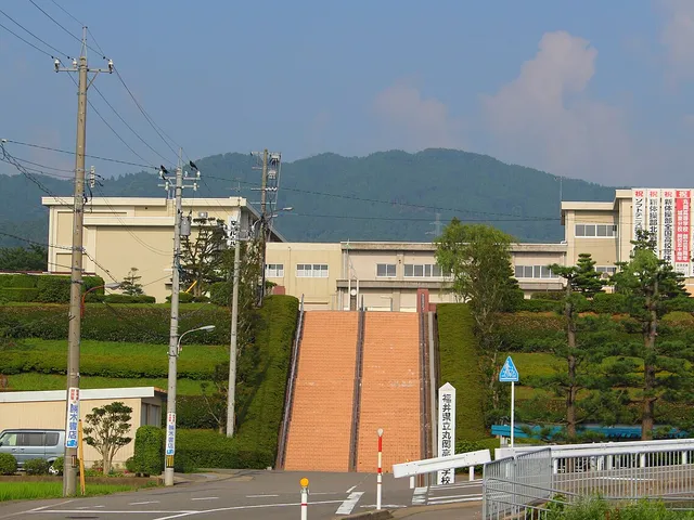 丸岡高校の外観