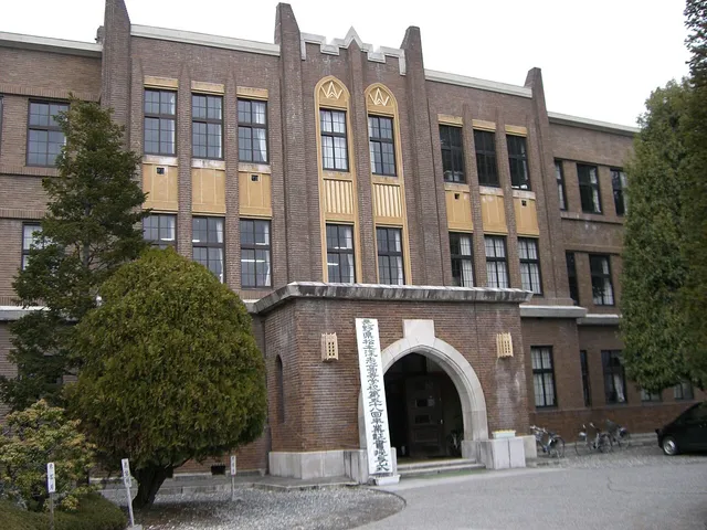松本深志高校の外観
