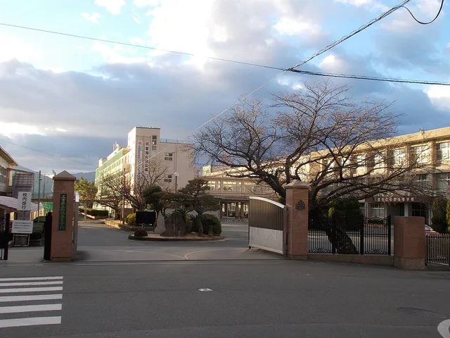 松阪高校の外観