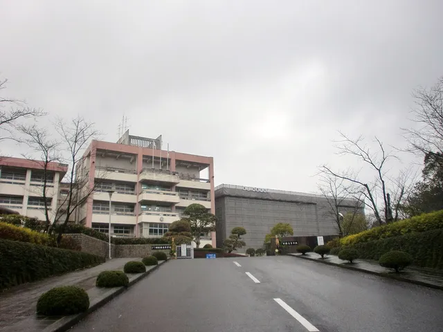明桜館高校の外観