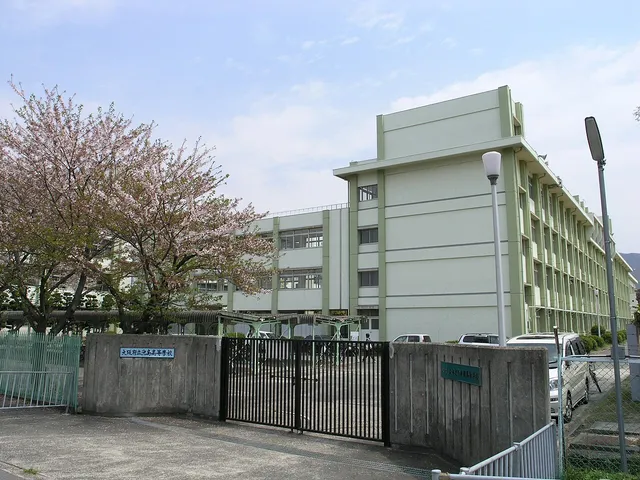 みどり清朋高校の外観