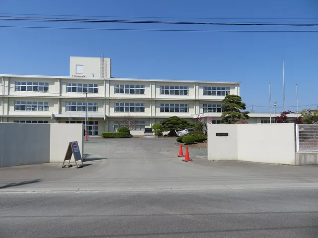 三沢高校の外観