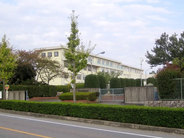 三好高校の外観