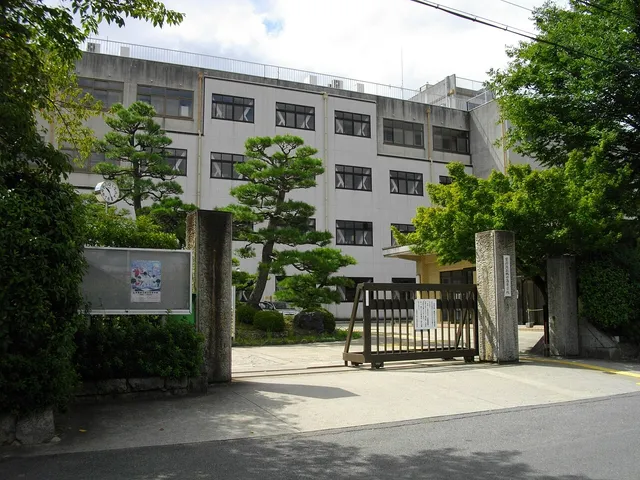 桃山高校の外観