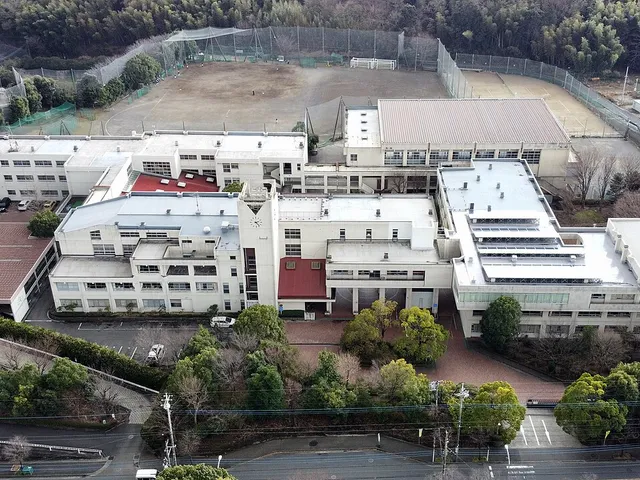 元石川高校の外観