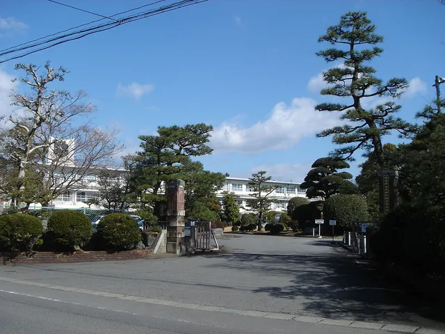 本巣松陽高校の外観
