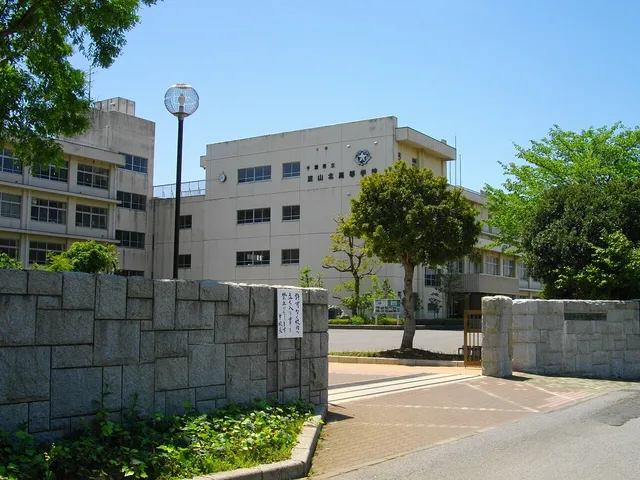 流山北高校の外観