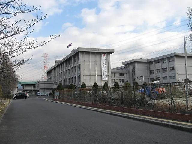 西城陽高校の外観