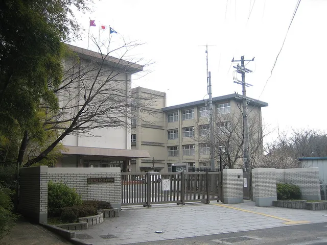 西乙訓高校の外観