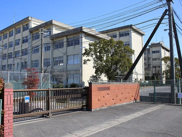 日進西高校の外観