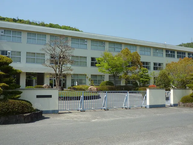 瀬戸高校の外観