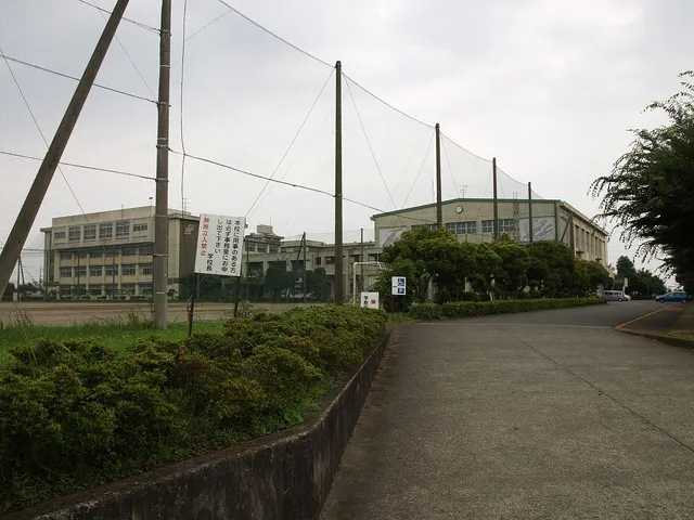 寒川高校の外観