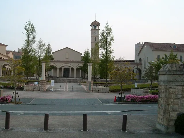 三田祥雲館高校の外観