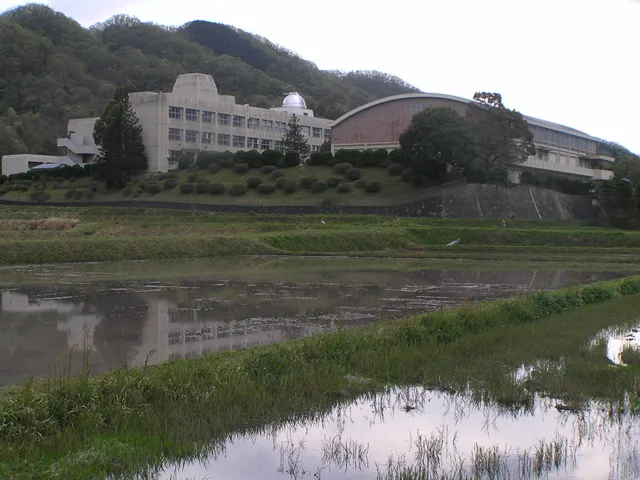 篠山鳳鳴高校の外観