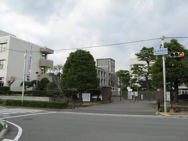 篠山産業高校の外観