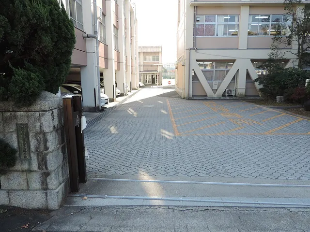 瀬田工業高校の外観
