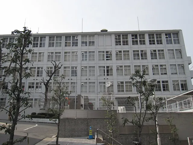 清水谷高校の外観
