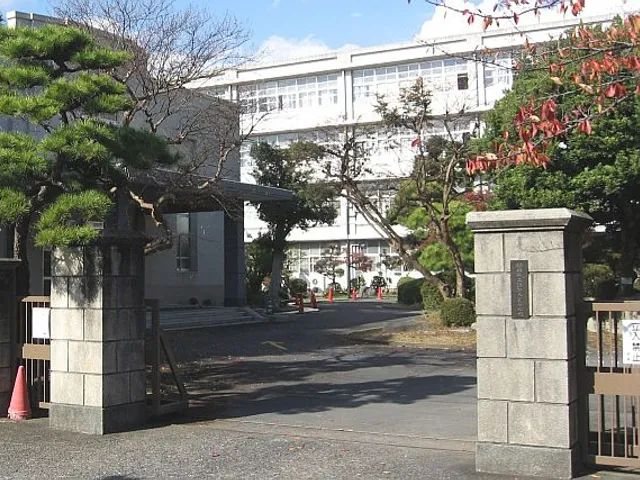 清水東高校の外観