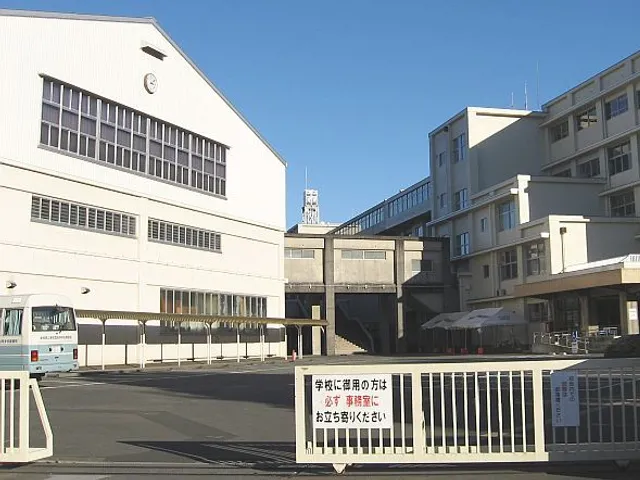 静岡西高校の外観