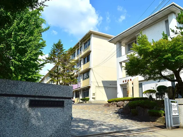 多治見高校の外観