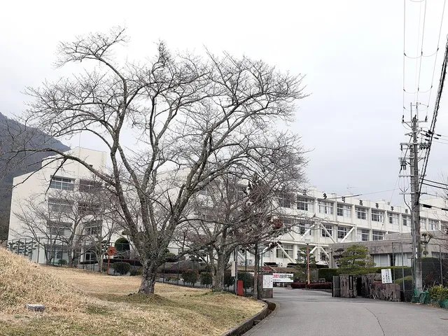 多可高校の外観
