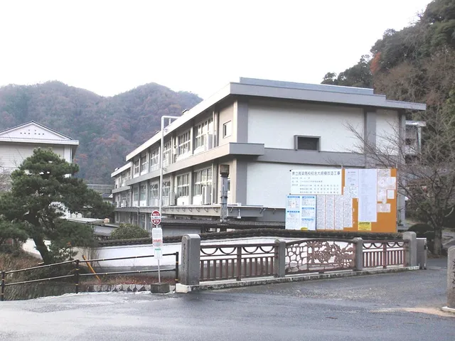高梁高校の外観