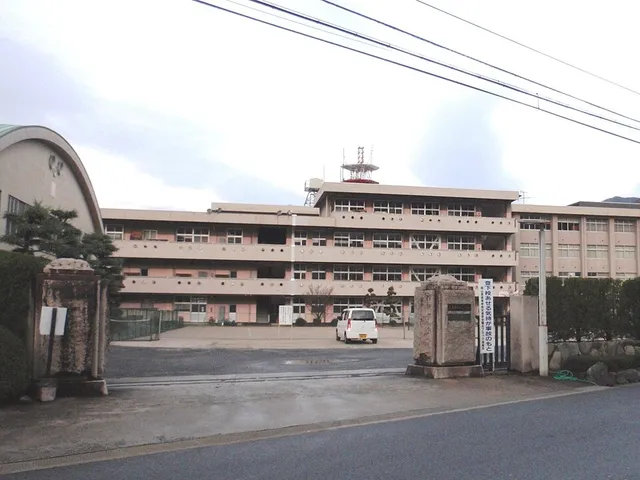 高梁城南高校の外観