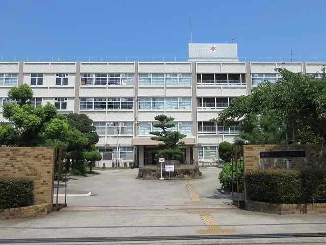 高石高校の外観