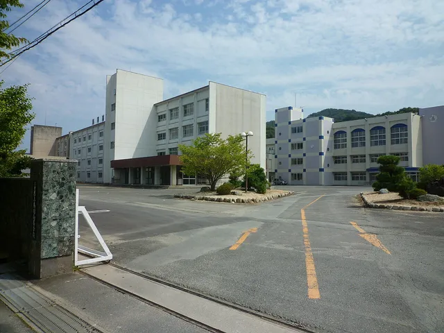 鳥羽高校の外観