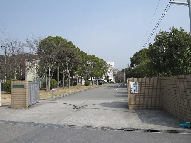 東播工業高校の外観