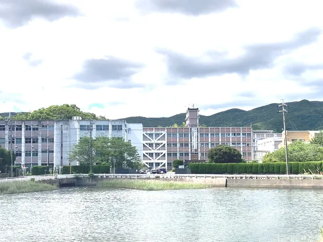 鳥羽商船高専の外観