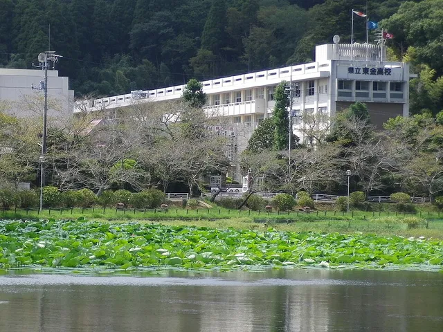 東金高校の外観