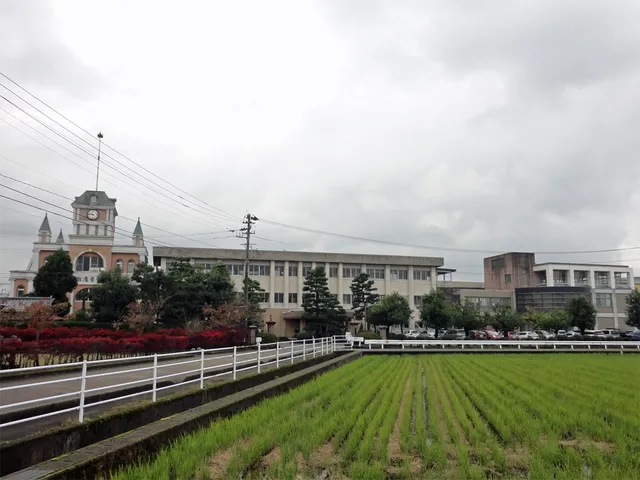 砺波高校の外観