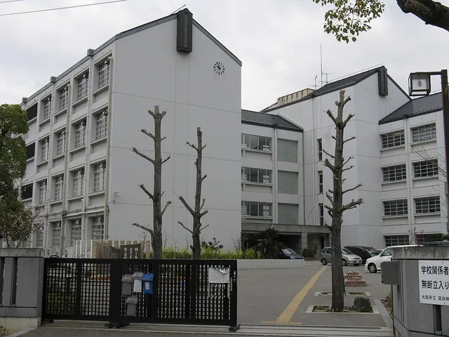 富田林高校の外観