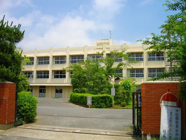 東総工業高校の外観