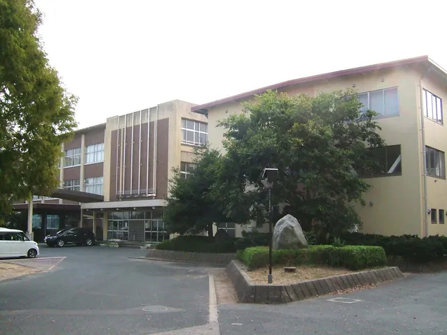 鳥取中央育英高校の外観