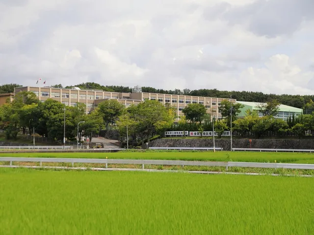 豊明高校の外観