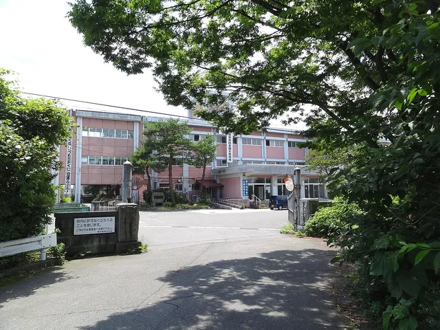 豊栄高校の外観