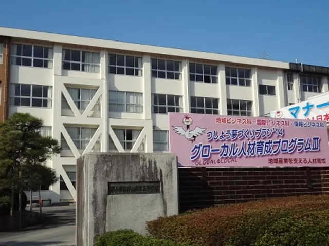 津山商業高校の外観