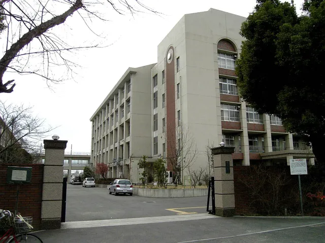 山本高校の外観