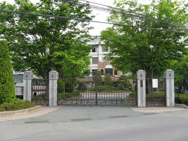 屋代高校の外観