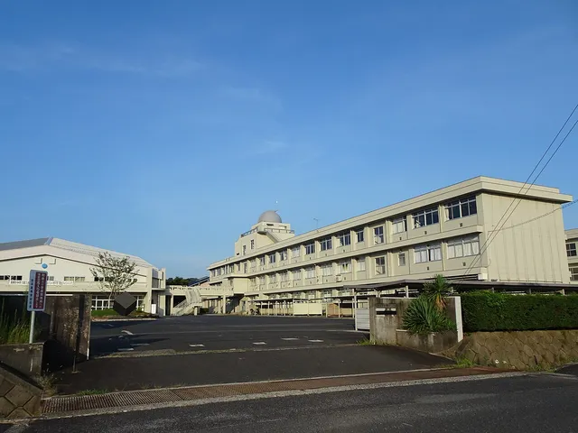 安来高校の外観