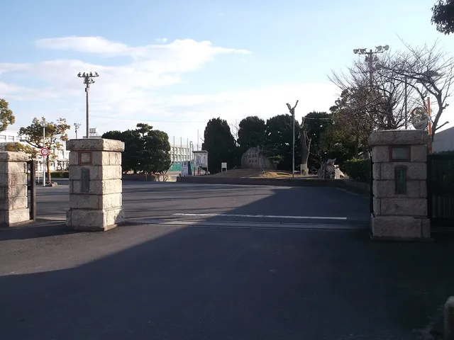 四日市工業高校の外観