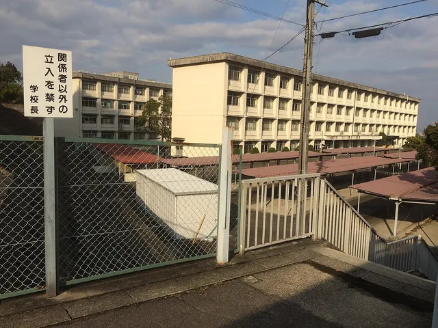 四日市四郷高校の外観
