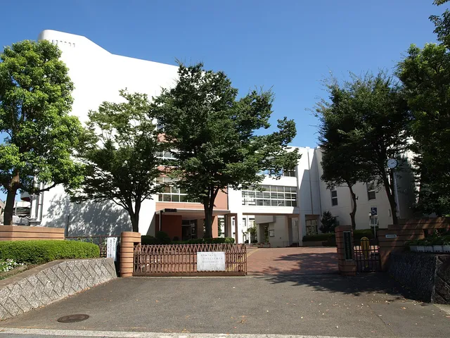 横浜修悠館高校の外観